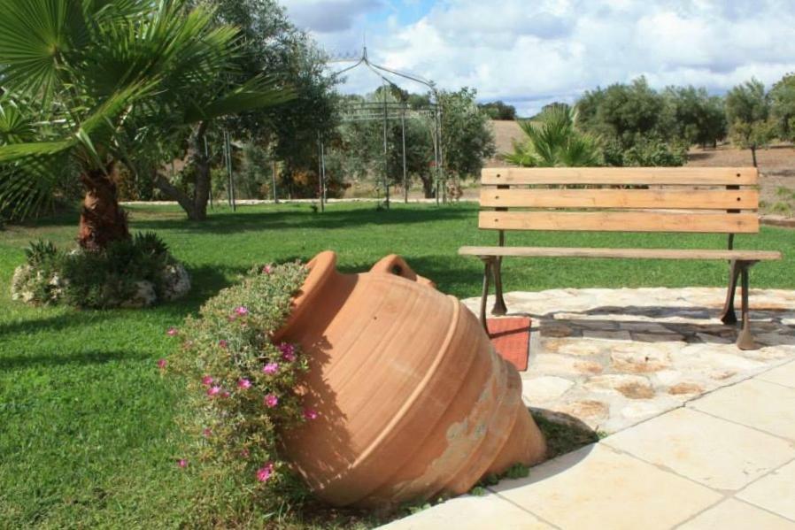 Gasthaus Trulli Fogliarella Ostuni Exterior foto